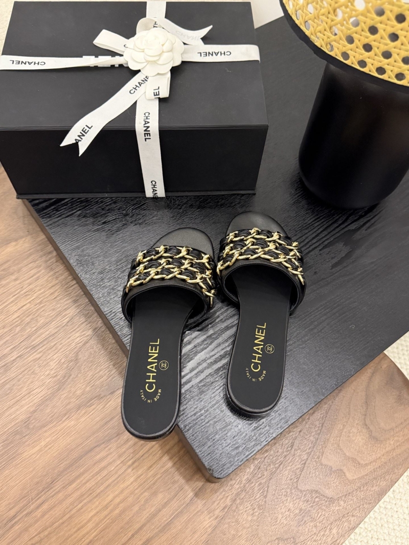 Ch**el slippers